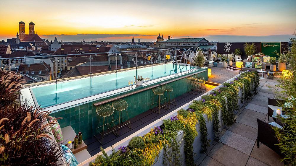 Munich MO - Pool Lounge