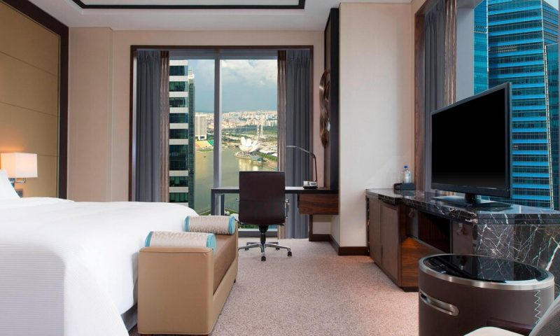 Westin Singapore Grand Premier Room with Singapore Flyer view