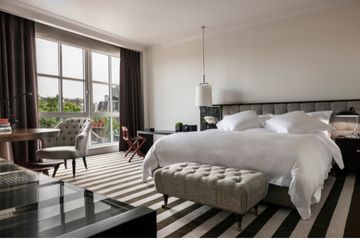Rosewood London guestroom